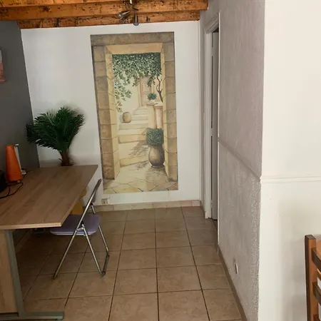 Chez Anna, Maison De アパート *