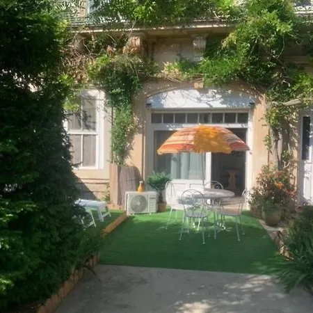 Chez Anna, Maison De *