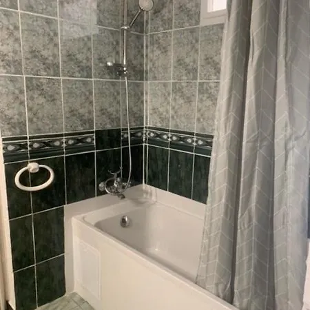 Chez Anna, Maison De * פרונטיניאן