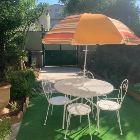 Chez Anna, Maison De *